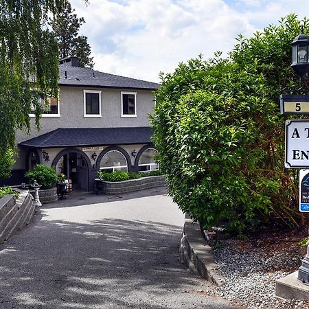 A Touch Of English B&B Kelowna Exterior photo